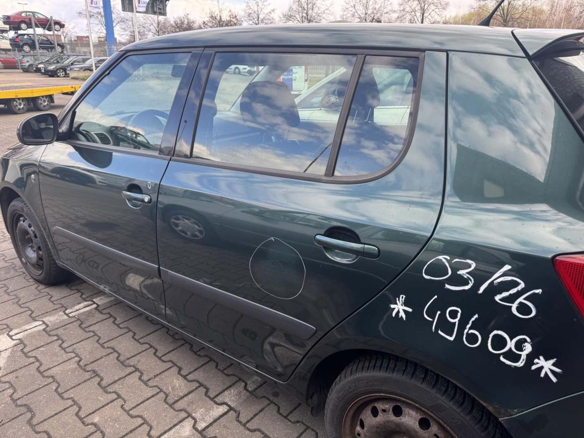 Skoda Fabia 2 original T&uuml;r hinten links LF6K Highland Gr&uuml;n Flie&szlig;heck Rohbau Bj.2008